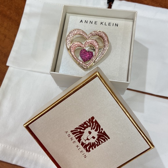 Brooches - Picture 2 of 4